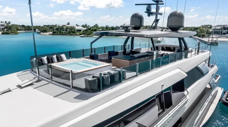Slide: The Image of CUSTOM LINE NAVETTA 42 2023 - 43
