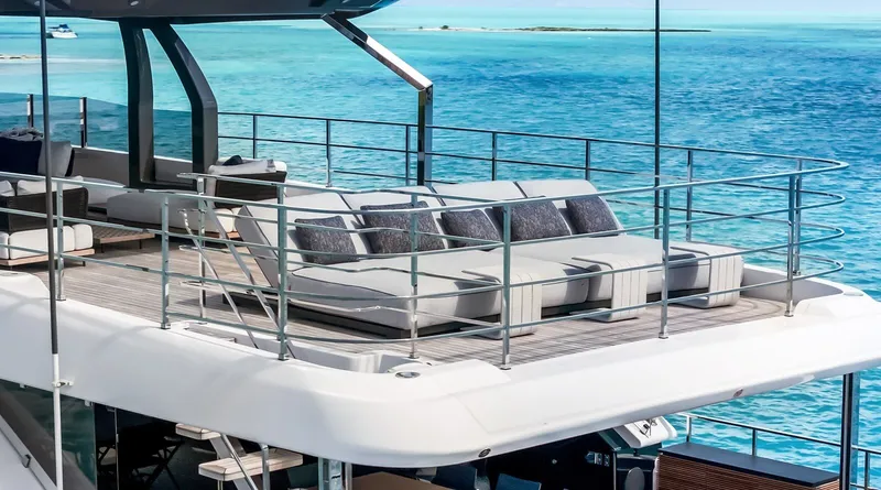 Slide: The Image of CUSTOM LINE NAVETTA 42 2023 - 42