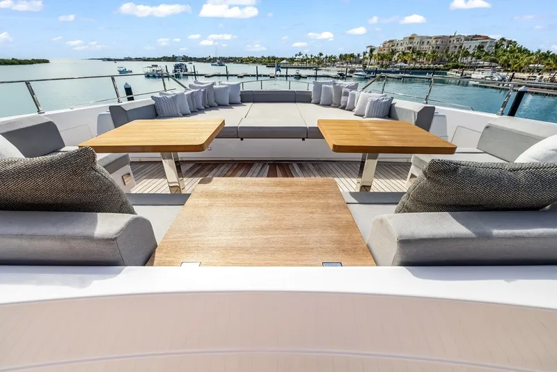 Slide: The Image of CUSTOM LINE NAVETTA 42 2023 - 53