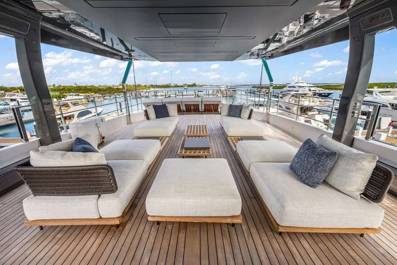 Slide: The Image of CUSTOM LINE NAVETTA 42 2023 - 48