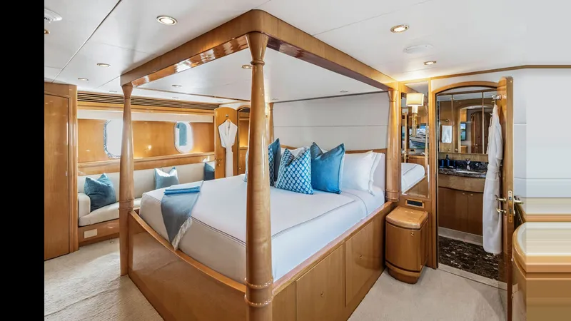 Slide: The Image of HARGRAVE CUSTOM YACHTS 100 2009 - 31