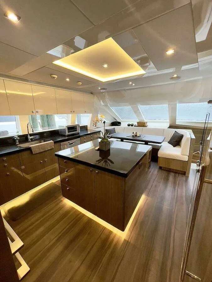 Slide: The Image of HARGRAVE CUSTOM YACHTS SKylounge 2021 - 33