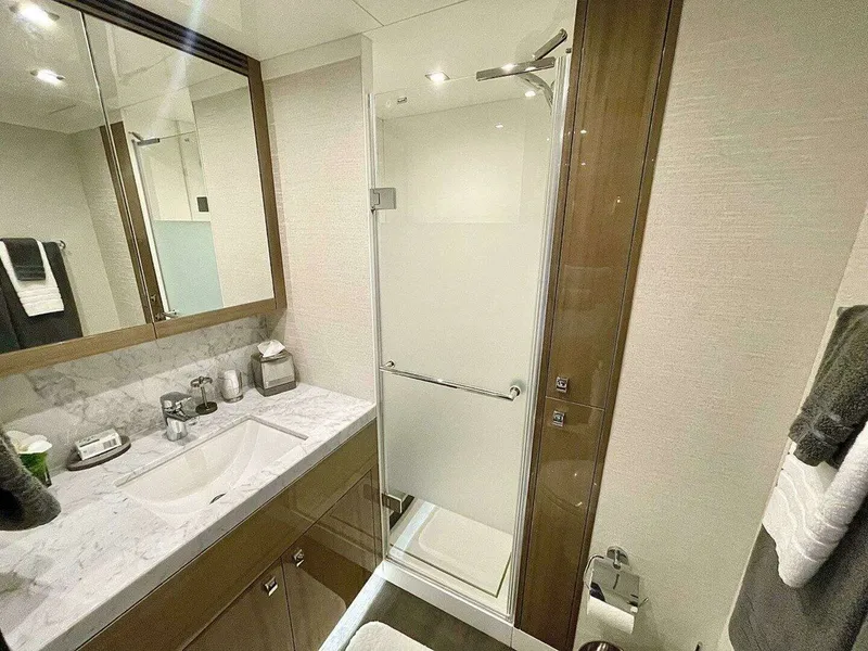 Slide: The Image of HARGRAVE CUSTOM YACHTS SKylounge 2021 - 30