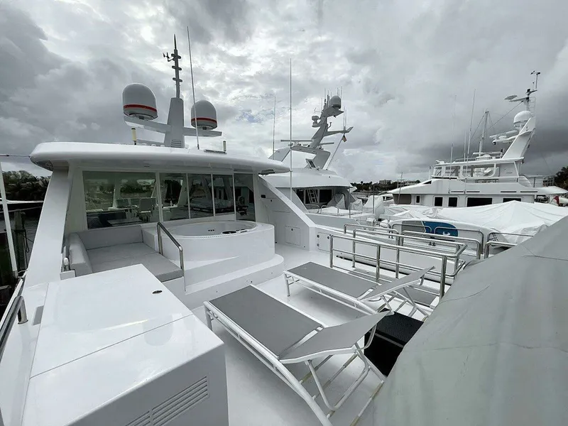 Slide: The Image of HARGRAVE CUSTOM YACHTS SKylounge 2021 - 11