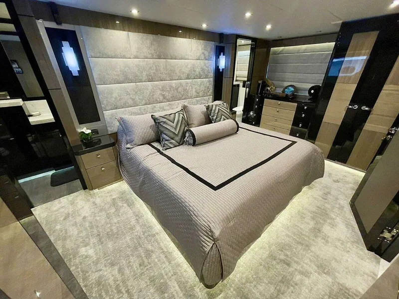 Slide: The Image of HARGRAVE CUSTOM YACHTS SKylounge 2021 - 21