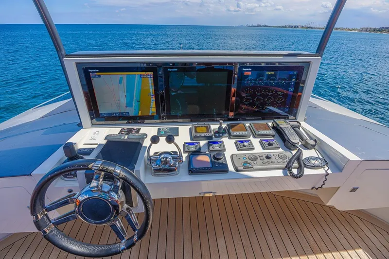 Slide: The Image of LAZZARA YACHTS LSX 92 2010 - 22