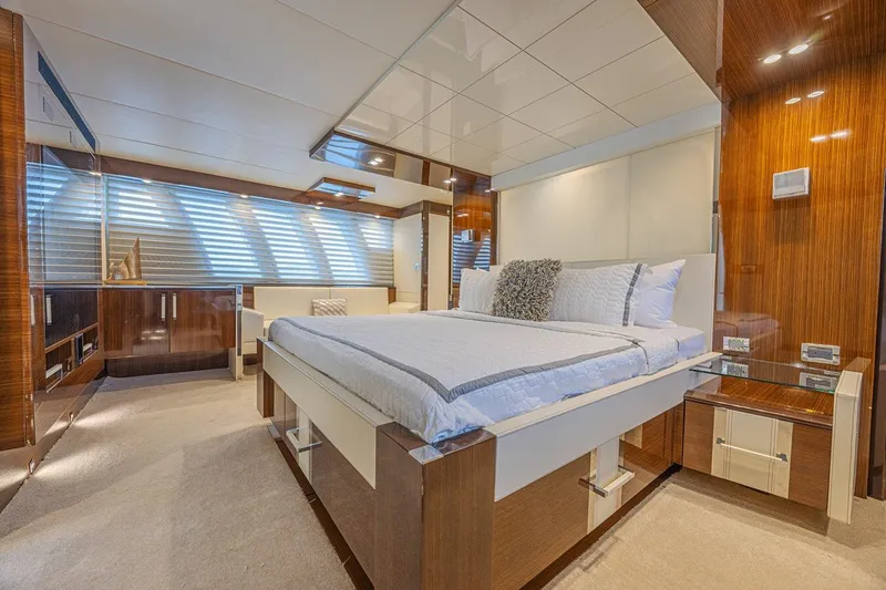 Slide: The Image of LAZZARA YACHTS LSX 92 2010 - 41