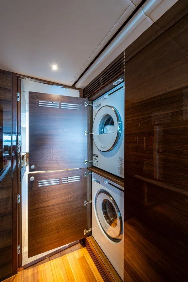 Slide: The Image of PRINCESS YACHTS X95 2022 - 39