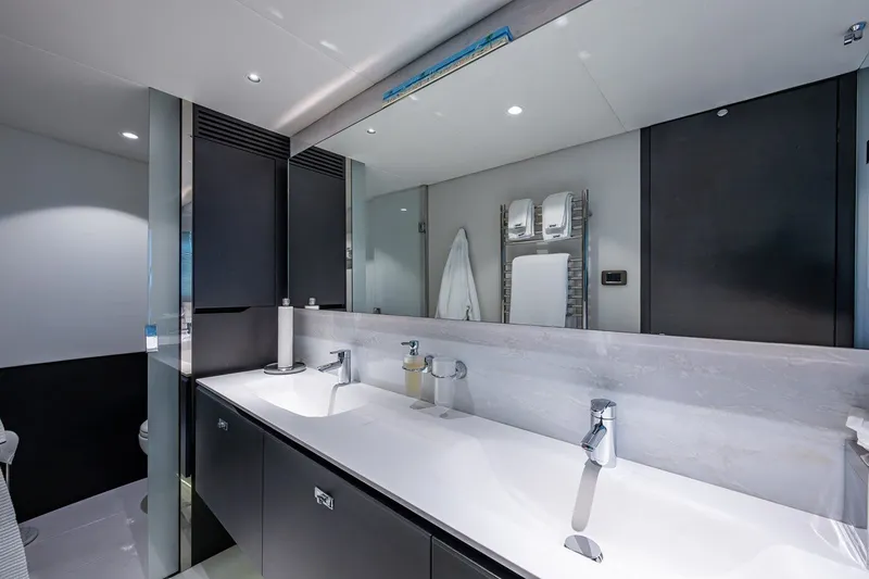 Slide: The Image of PRINCESS YACHTS X95 2022 - 35