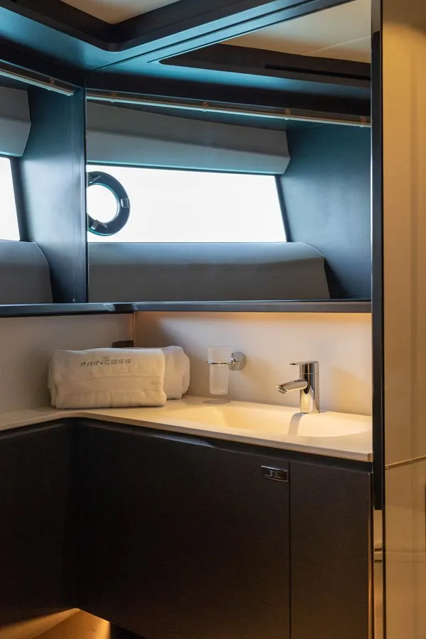 Slide: The Image of PRINCESS YACHTS X95 2021 - 114