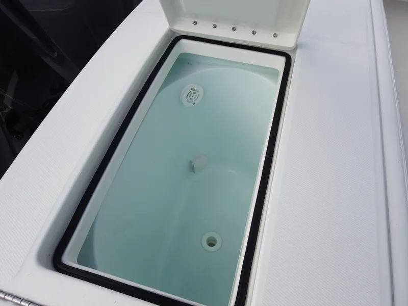Slide: The Image of Livewell compartment on a 2023 Regulator 28 boat. - 24