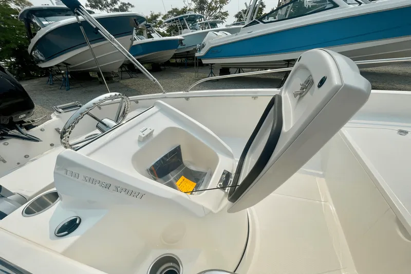Slide: The Image of Boston Whaler 130 Super Sport 2026 - 11