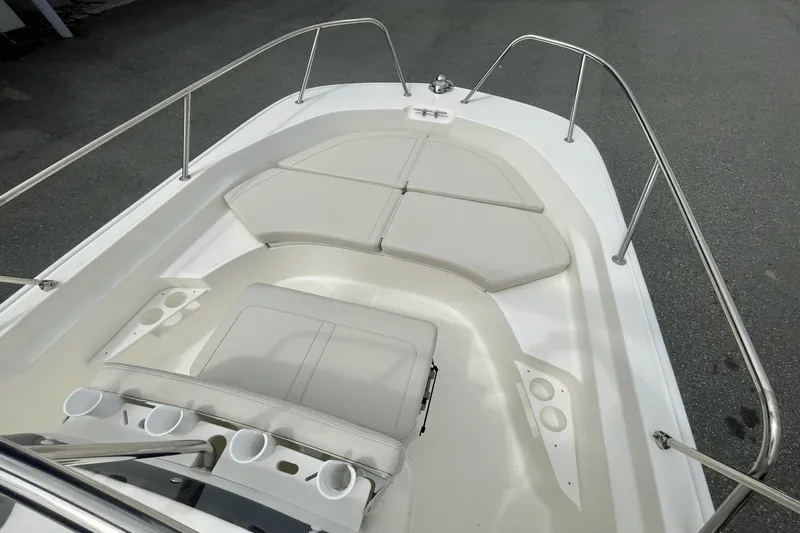 Slide: The Image of Boston Whaler 170 Montauk 2026 - 11