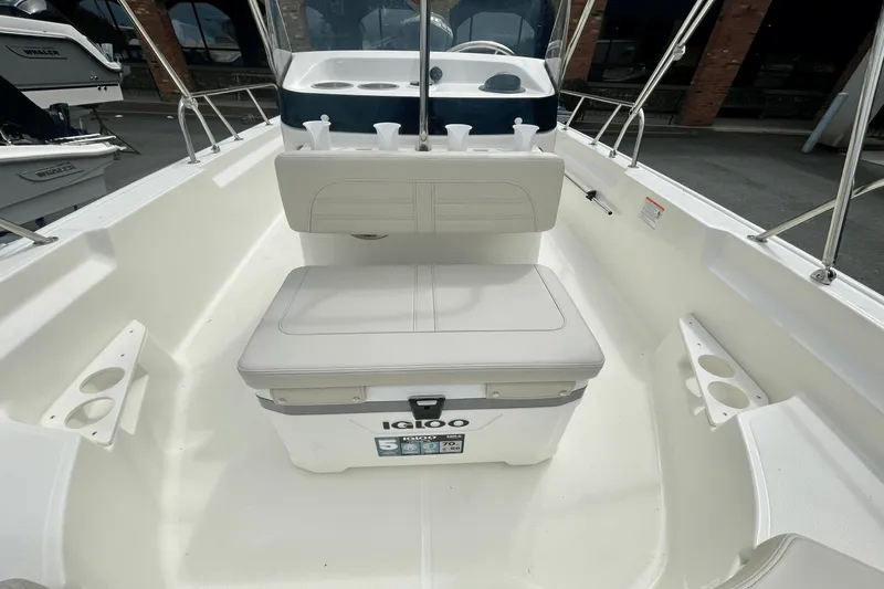 Slide: The Image of Boston Whaler 170 Montauk 2026 - 12