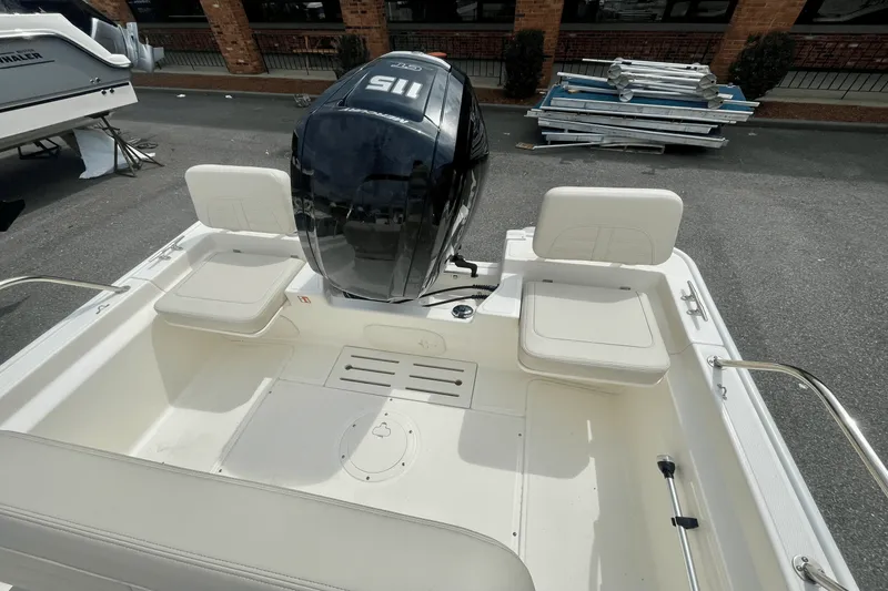 Slide: The Image of Boston Whaler 170 Montauk 2026 - 3