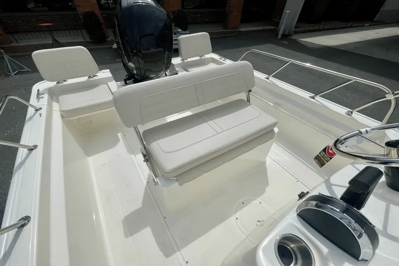 Slide: The Image of Boston Whaler 170 Montauk 2026 - 5