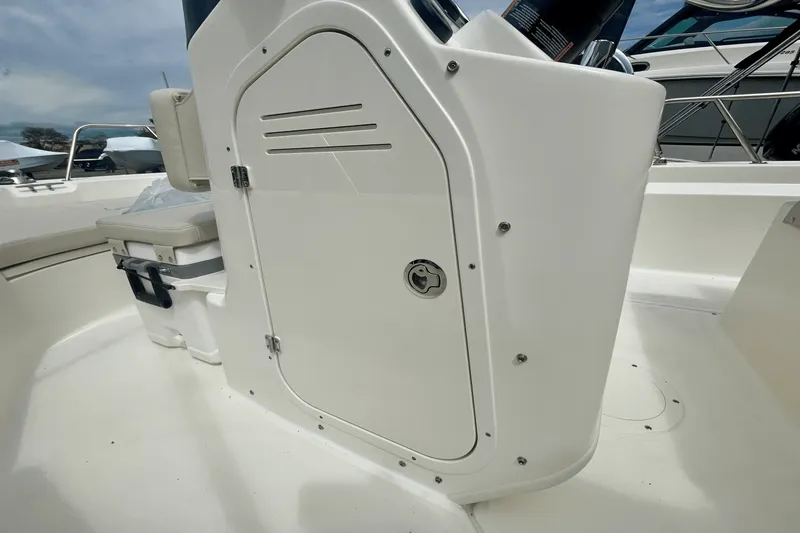 Slide: The Image of Boston Whaler 170 Montauk 2026 - 9