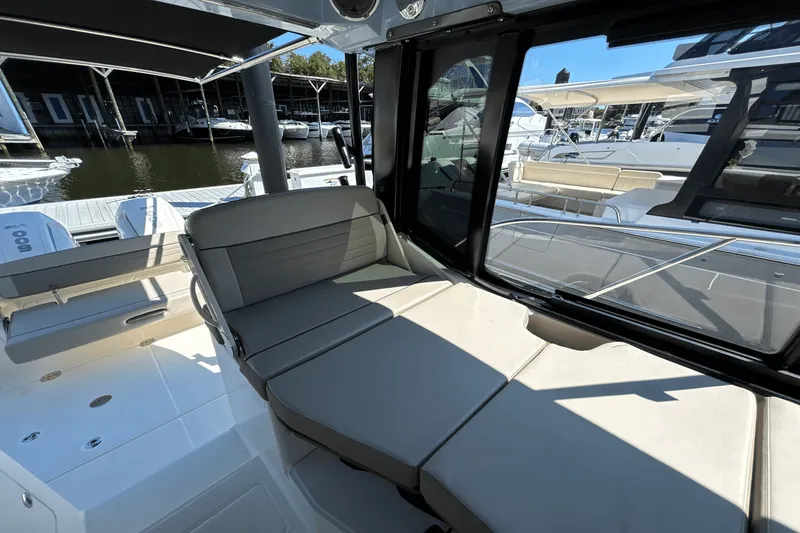 Slide: The Image of Boston Whaler 365 Conquest 2025 - 19