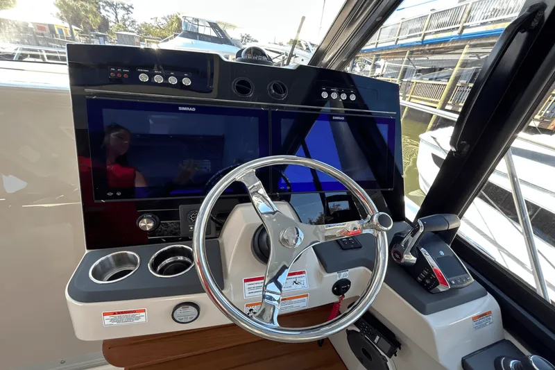 Slide: The Image of Boston Whaler 365 Conquest 2025 - 32