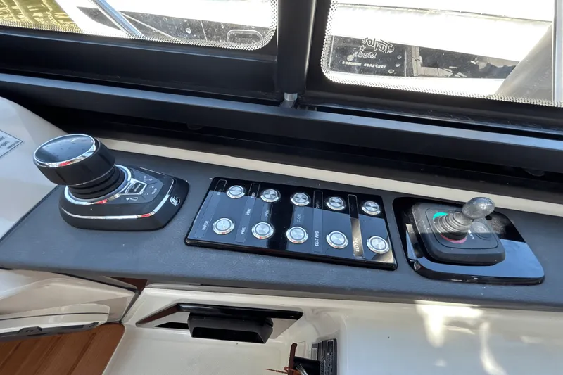 Slide: The Image of Boston Whaler 365 Conquest 2025 - 33