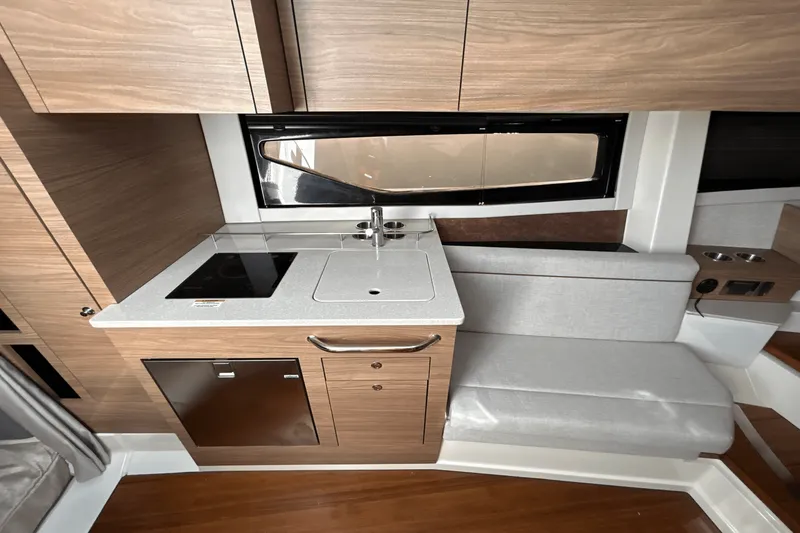 Slide: The Image of Boston Whaler 365 Conquest 2025 - 48