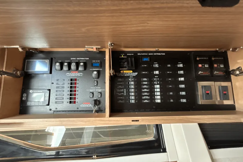 Slide: The Image of Boston Whaler 365 Conquest 2025 - 58