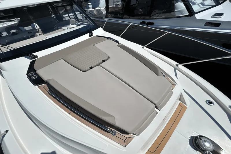 Slide: The Image of Boston Whaler 365 Conquest 2025 - 61