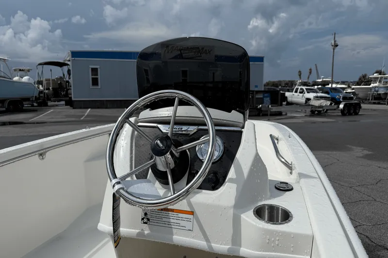 Slide: The Image of Boston Whaler 130 Super Sport 2026 - 14