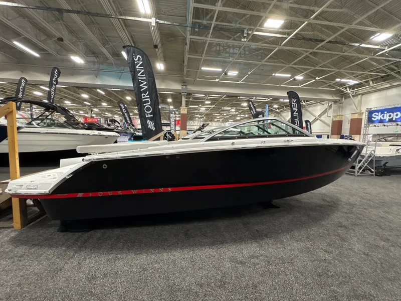 Slide: The Image of Four Winns H2 - FREEDOM 2026 - 16