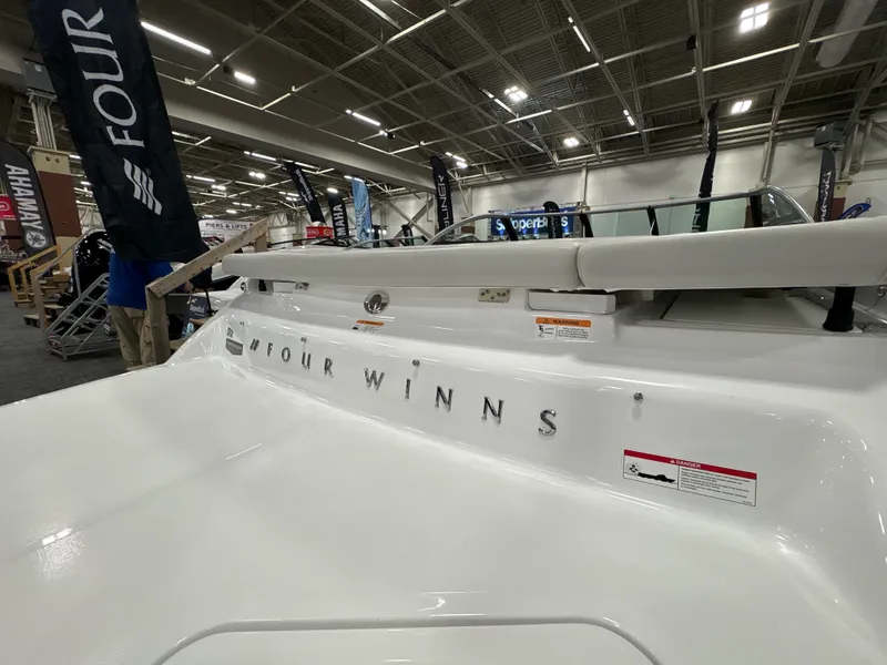 Slide: The Image of Four Winns H2 - FREEDOM 2026 - 19