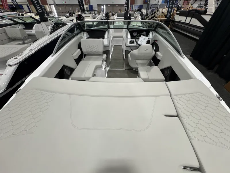 Slide: The Image of Four Winns H2 - FREEDOM 2026 - 22