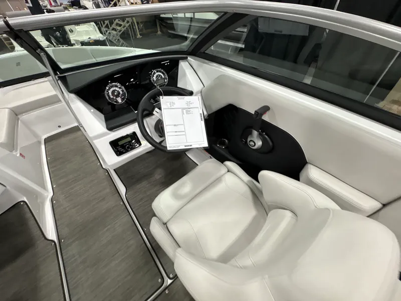 Slide: The Image of Four Winns H2 - FREEDOM 2026 - 24