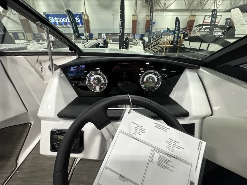 Slide: The Image of Four Winns H2 - FREEDOM 2026 - 26