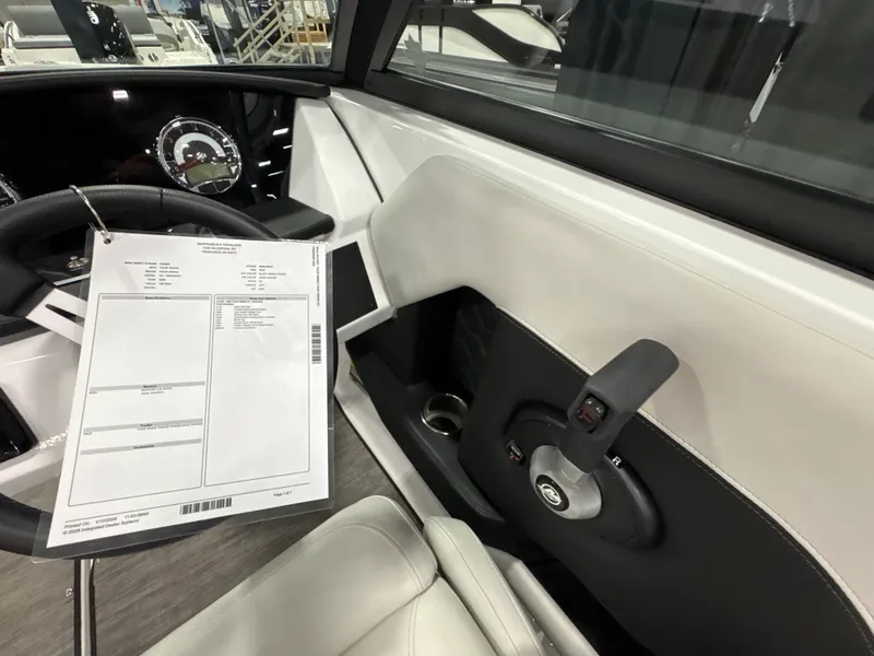 Slide: The Image of Four Winns H2 - FREEDOM 2026 - 27