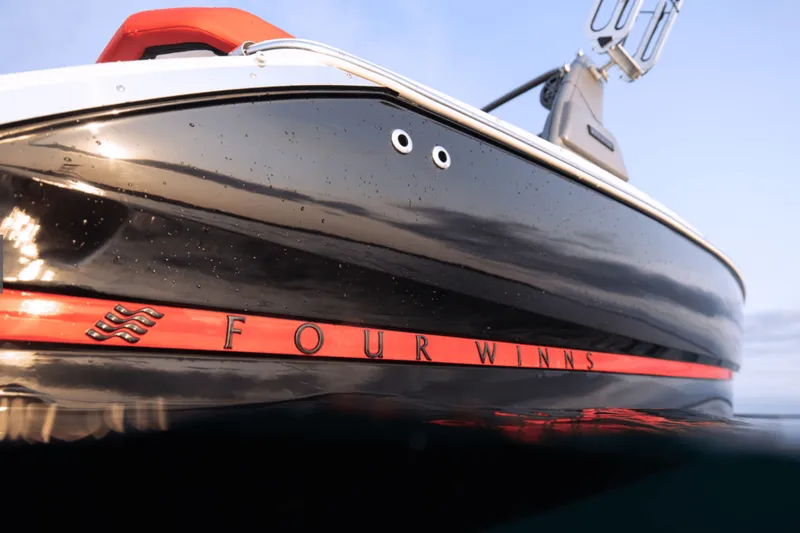 Slide: The Image of Four Winns H2 - FREEDOM 2026 - 3