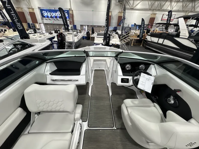 Slide: The Image of Four Winns H2 - FREEDOM 2026 - 31