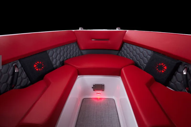 Slide: The Image of Four Winns H2 - FREEDOM 2026 - 8