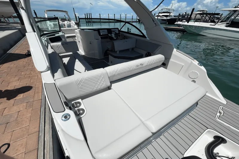 Slide: The Image of Sea Ray SDX 230 Outboard 2026 - 10