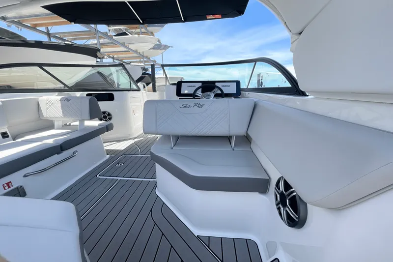 Slide: The Image of Sea Ray SDX 230 Outboard 2026 - 12