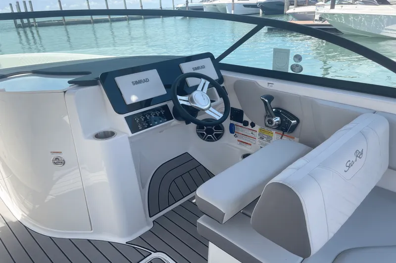 Slide: The Image of Sea Ray SDX 230 Outboard 2026 - 17