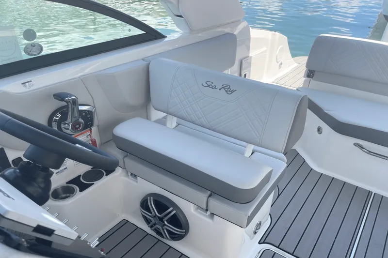 Slide: The Image of Sea Ray SDX 230 Outboard 2026 - 18