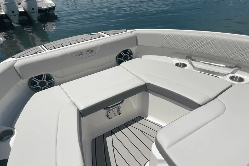 Slide: The Image of Sea Ray SDX 230 Outboard 2026 - 22