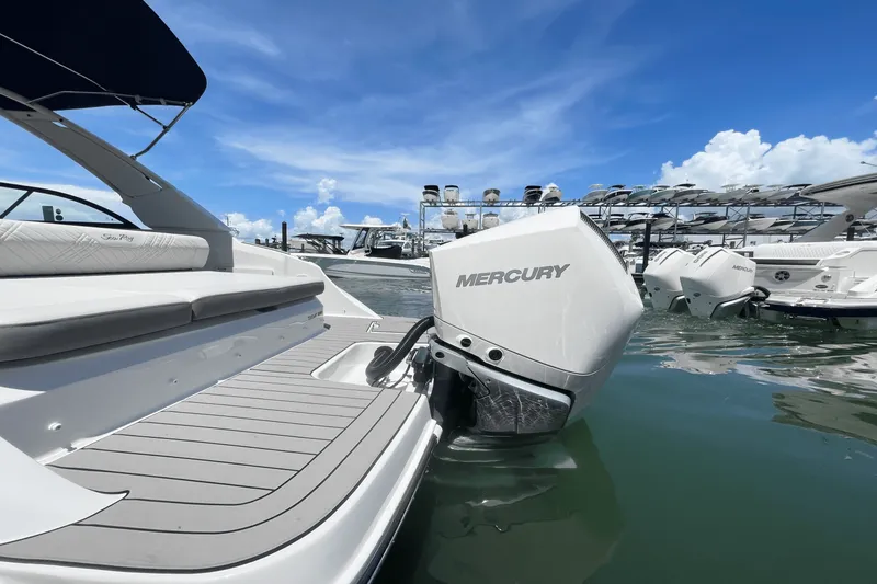 Slide: The Image of Sea Ray SDX 230 Outboard 2026 - 25