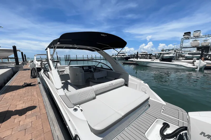 Slide: The Image of Sea Ray SDX 230 Outboard 2026 - 9