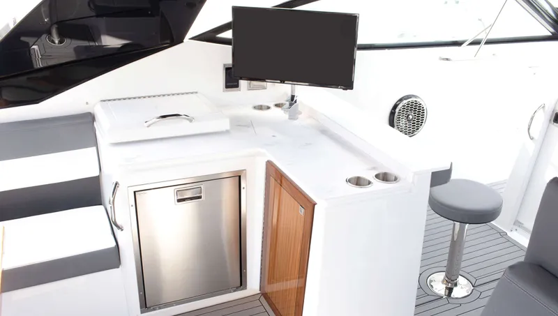 Slide: The Image of Cruisers 38 GLS OB stk number 2026 - 24