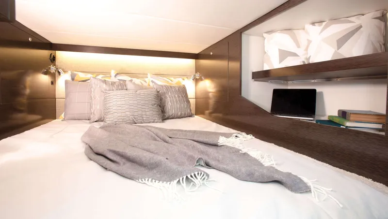 Slide: The Image of Cruisers 38 GLS OB stk number 2026 - 27