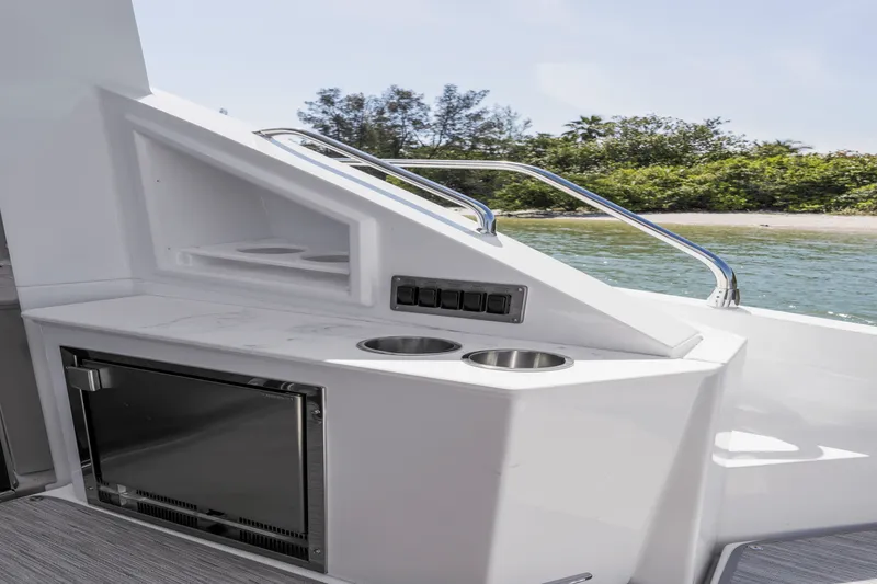 Slide: The Image of Cruisers Yachts 50 Cantius 2026 - 118