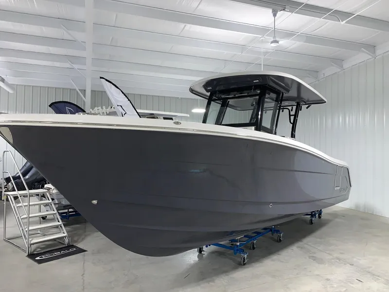 Slide: The Image of Robalo R302 2024 - 2