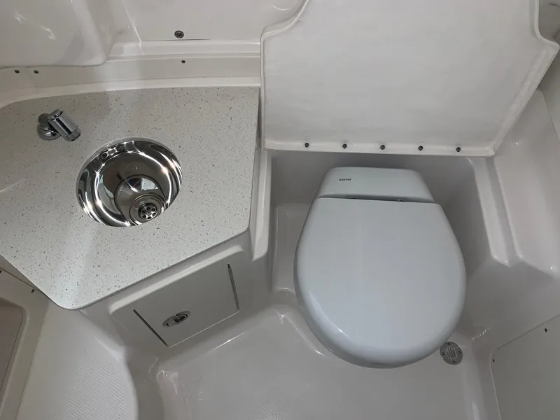 Slide: The Image of Robalo R302 2024 - 20