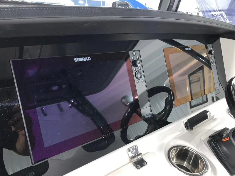 Slide: The Image of Robalo R302 2024 - 26